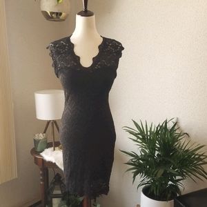 6-8 black lace bodycon sheath dress Old Hollywood